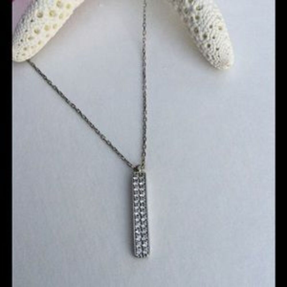 Stylish pendant with attached chain 925